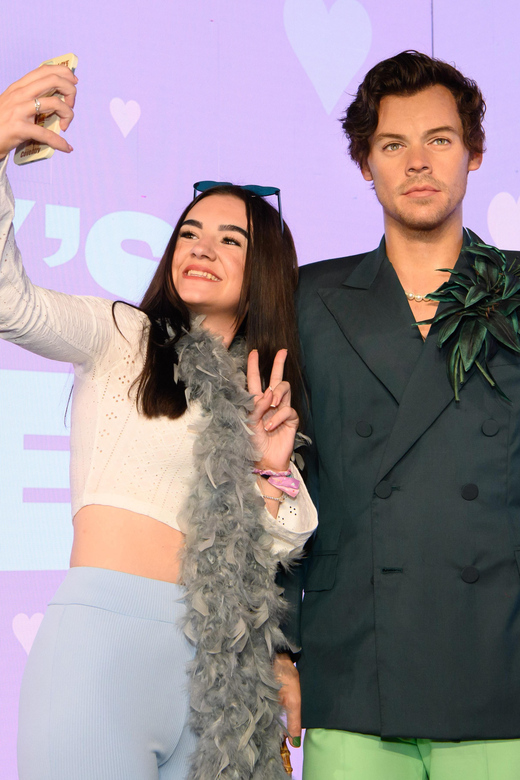 London: Madame Tussauds Fast Track Entry & Champagne Bar - Meeting A-listers on the red carpet