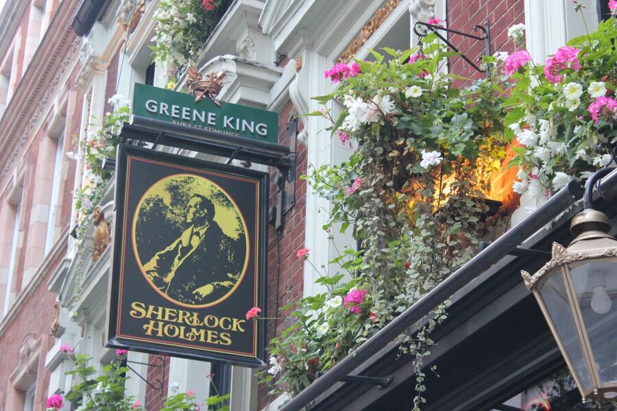 London: Private Pub Tour - Learning what to order in Britain