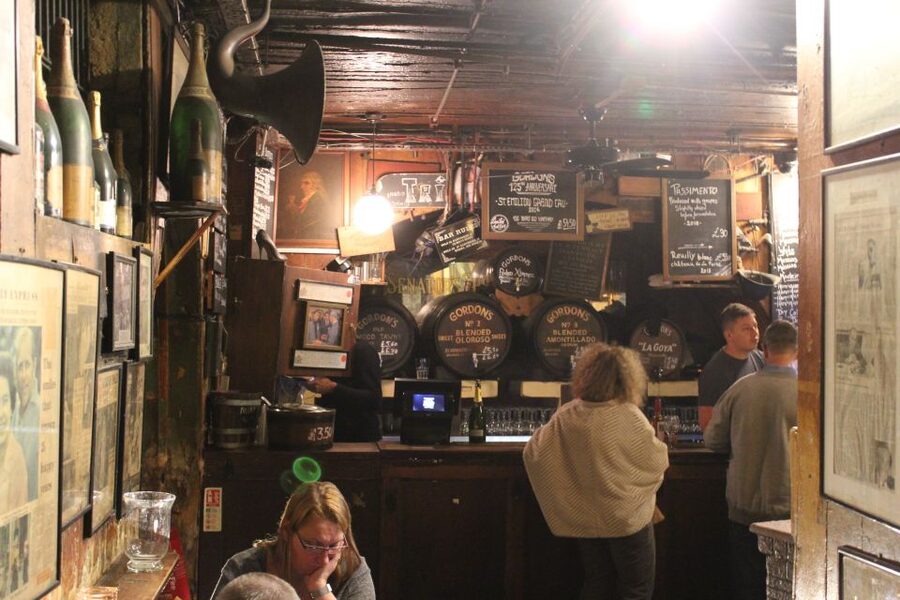 London: Private Pub Tour - What the guide adds to the experience