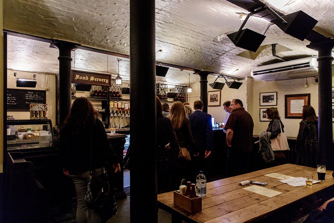 London Small Group Tour of Historical Pubs - Dickens, literary London, and a 17th-century pub
