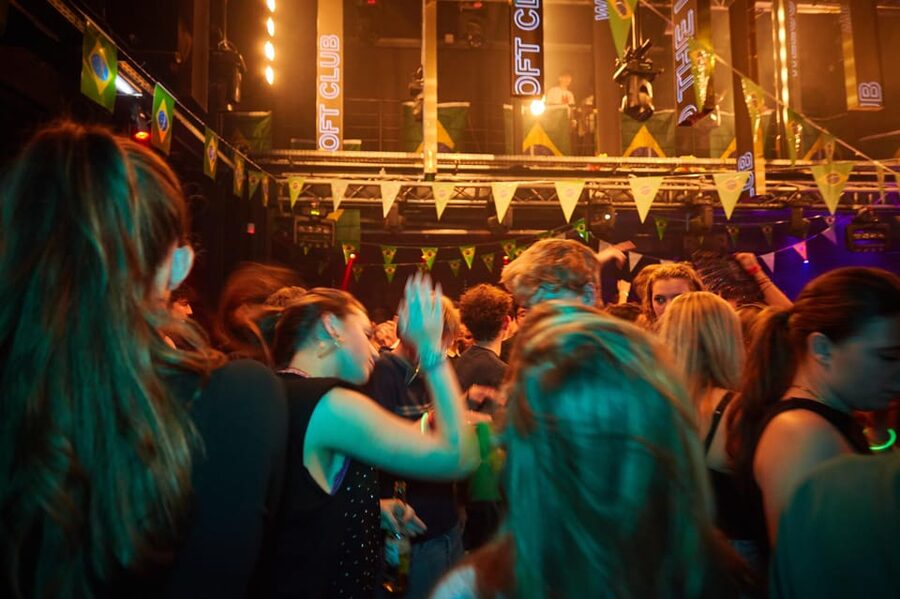 Lyon: Riviera Bar Crawl Party with Free Shots and Vip Entry - Finishing around 2 a.m.