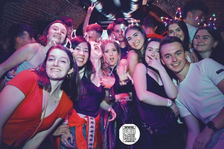 Madrid: Guided Pub Crawl Madrid Experience and Club Entry - What kind of Madrid night is this?