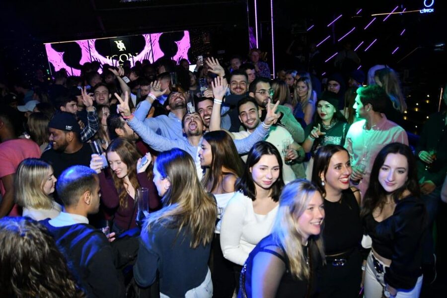 Madrid: Guided Pub Crawl Madrid Experience and Club Entry - Why the guides matter so much