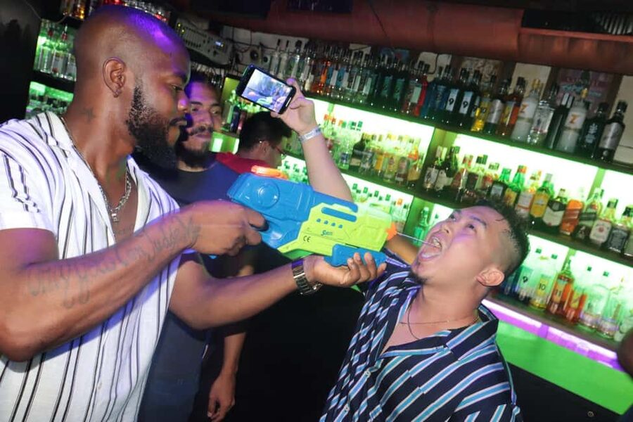 Madrid: Top Pub Crawl with Drinks and Free Nightclub Entry - What kind of Madrid night out is this?