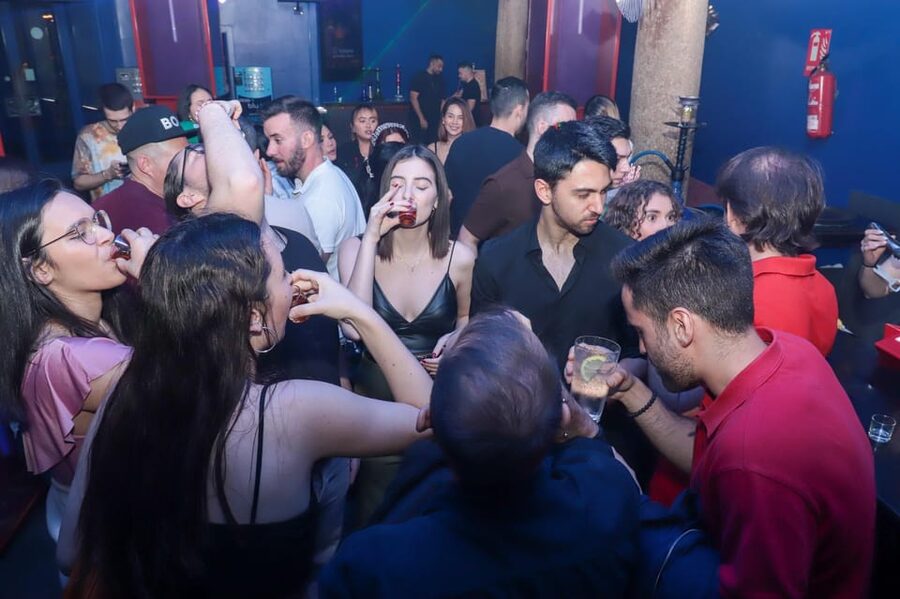 Madrid: Top Pub Crawl with Drinks and Free Nightclub Entry - Plaza de Santa Ana and the social middle of the evening