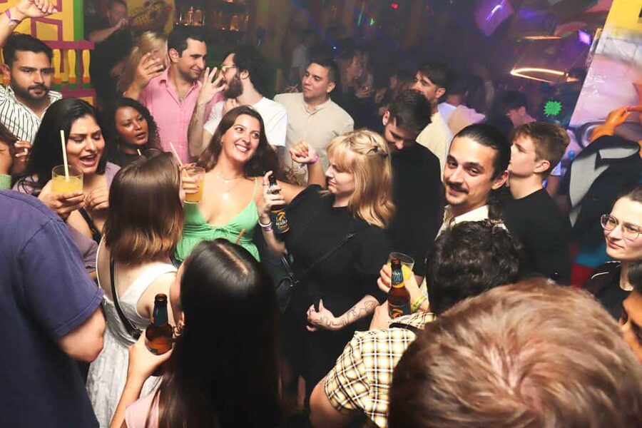 Madrid: Top Pub Crawl with Drinks and Free Nightclub Entry - The guides can make or break the evening