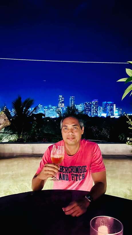 Makati Rooftop Barhopping with Local Guide - What the 30-minute stops are really like
