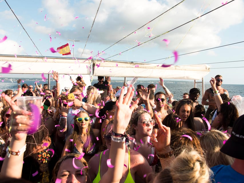 Mallorca: Boat Party with Live DJs, Lunch, & Nightclub Entry - The swim stop in crystal-clear water