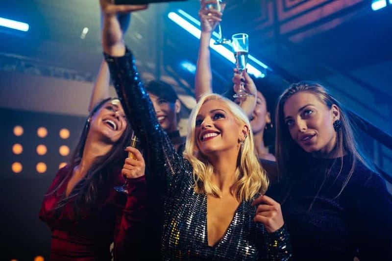 Malta: Ultimate Girls' Night Out - The first hour: sunset and one cocktail