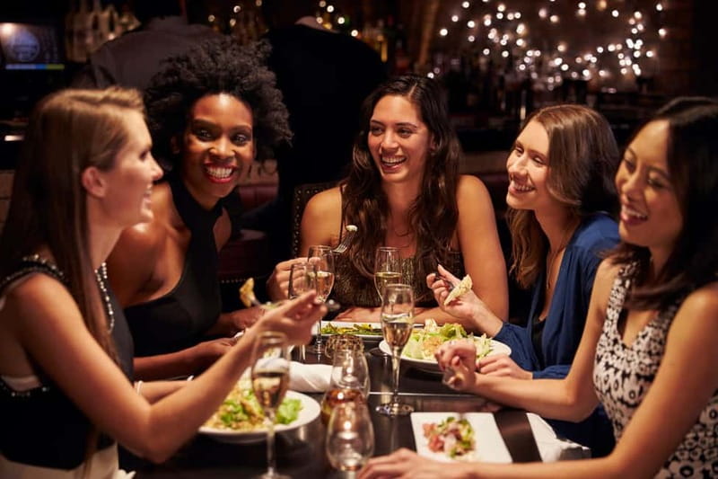 Malta: Ultimate Girls' Night Out - The local bar and cocktail hour