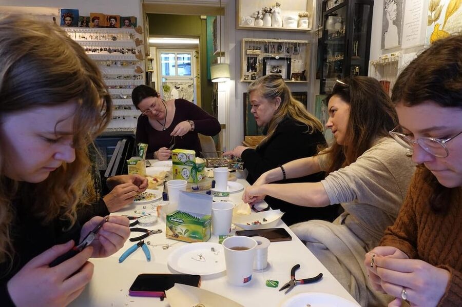 Maral Kunst : Jewelry Bar Experience (Jewelry Making) - Practical Booking Advice