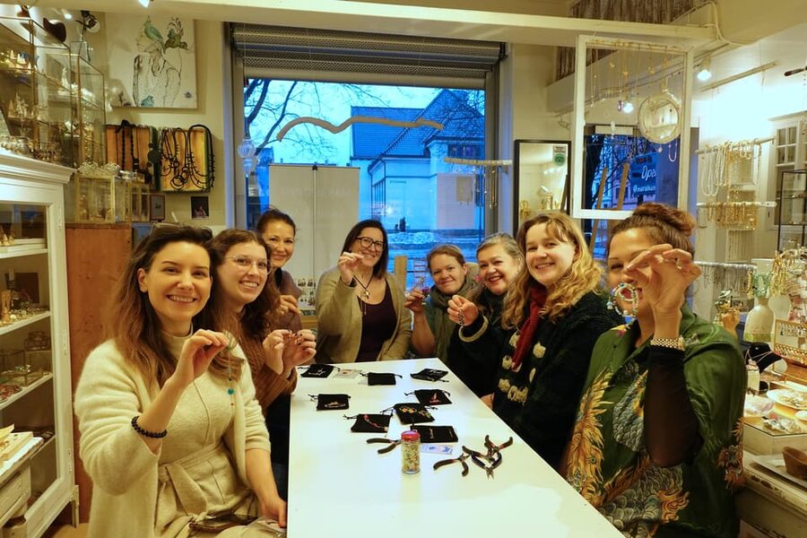 Maral Kunst : Jewelry Bar Experience (Jewelry Making) - Maral’s Gallery Adds Ideas Before You Start