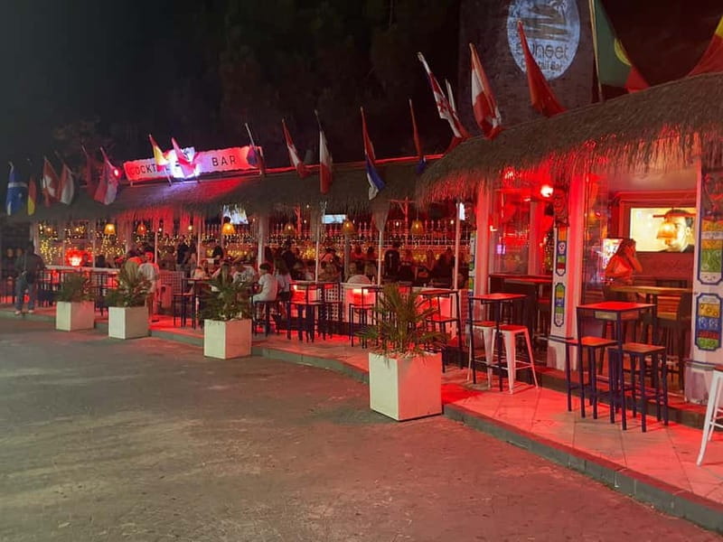 Marbella: Club tour in Puerto Banus, including Drinks and three clubs - Table service at the final club