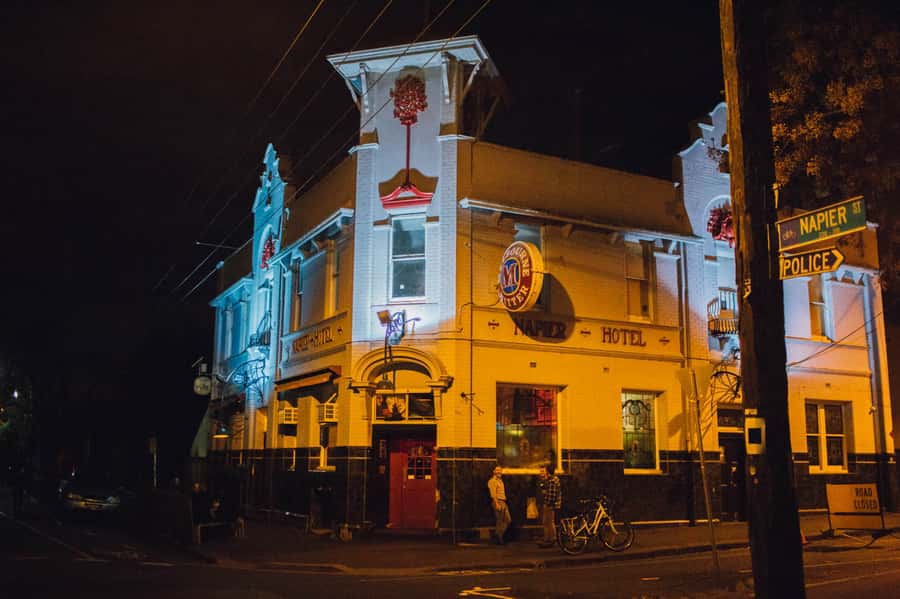 Melbourne: Hidden Bars & Creepy Tales Walking Tour - The guide can make or break the evening