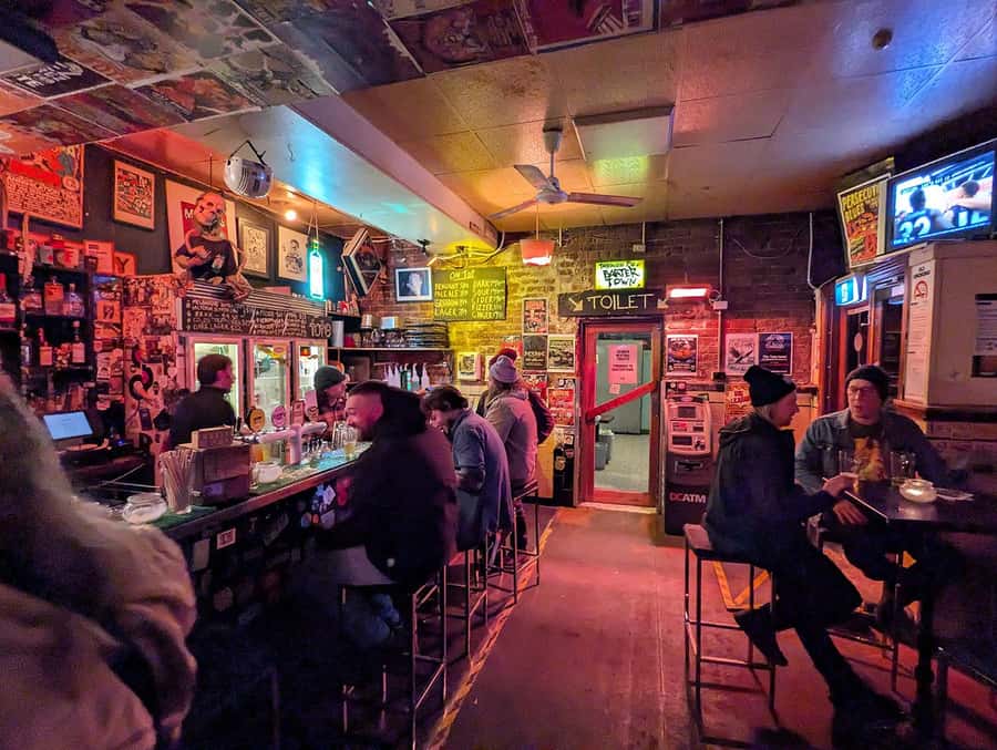 Melbourne Music Venue Pub Crawl with History + 2 Free Drinks - Why the small group matters