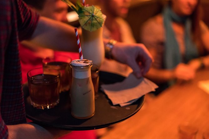 Melbourne's Living Laneway Scene: Local Bars and Their Stories - Who will enjoy this most