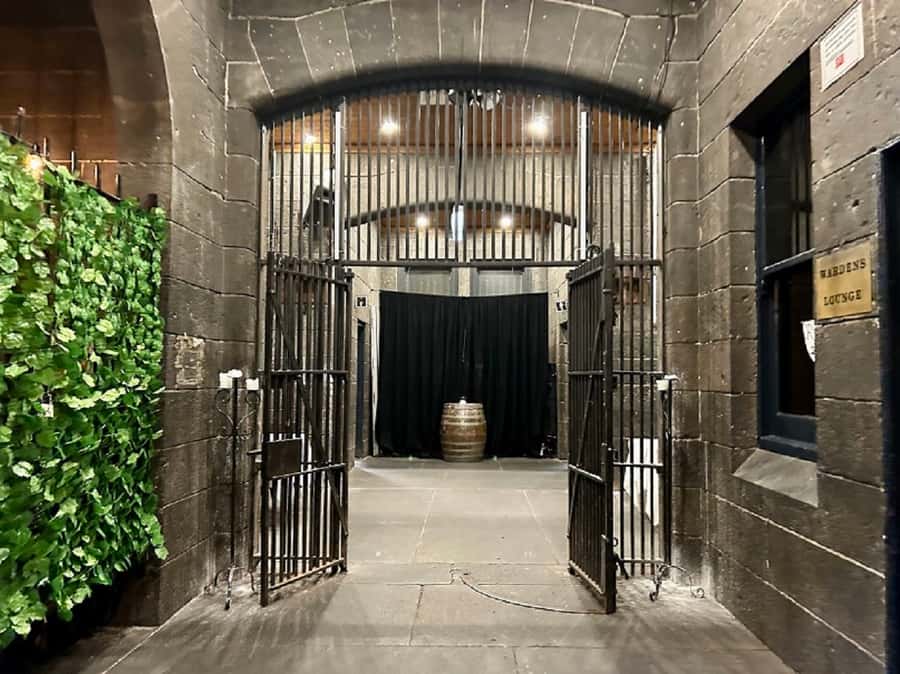 Melbourne: Spirits and Ales Haunted Pub Walking Tour - The first pub and the unsolved murder