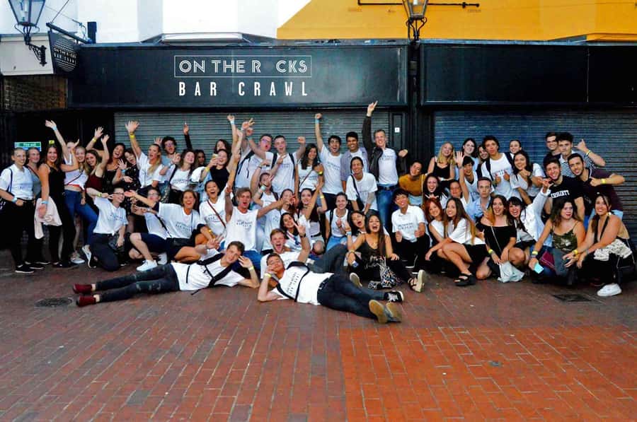 Melbourne: Weekly Bar Crawl: 5 Free shots, Club Entry - A particularly good choice for solo visitors