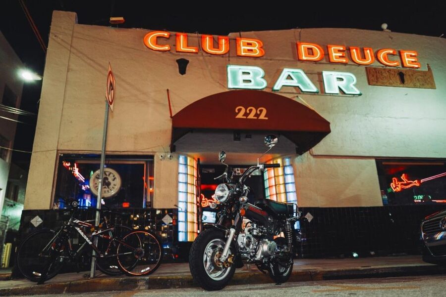 Miami Beach Bar Tour: Art Deco & Neon Lights with Historian - Key points at a glance
