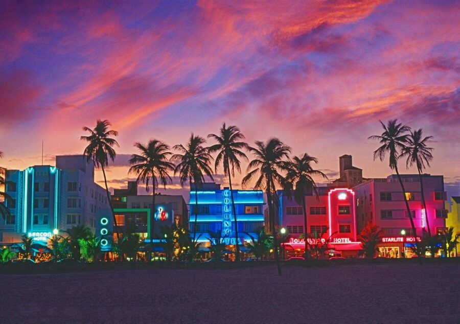 Miami Beach Bar Tour: Art Deco & Neon Lights with Historian - My take: book it for the stories, not the cocktails