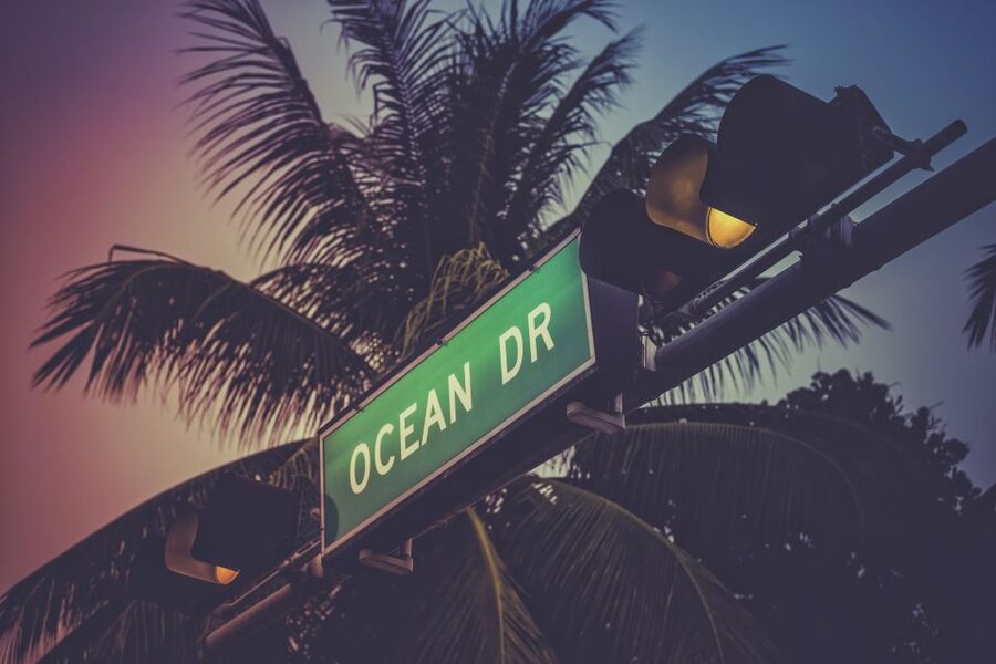 Miami Beach Bar Tour: Art Deco & Neon Lights with Historian - South Beach history served with a drink