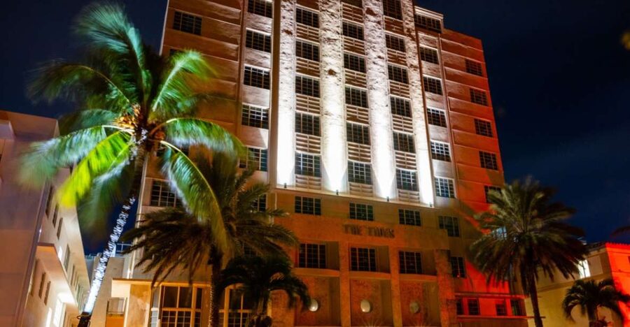 Miami: Ghosts, Boos and Booze Haunted Pub Crawl - Meeting the guide at Ocean Drive
