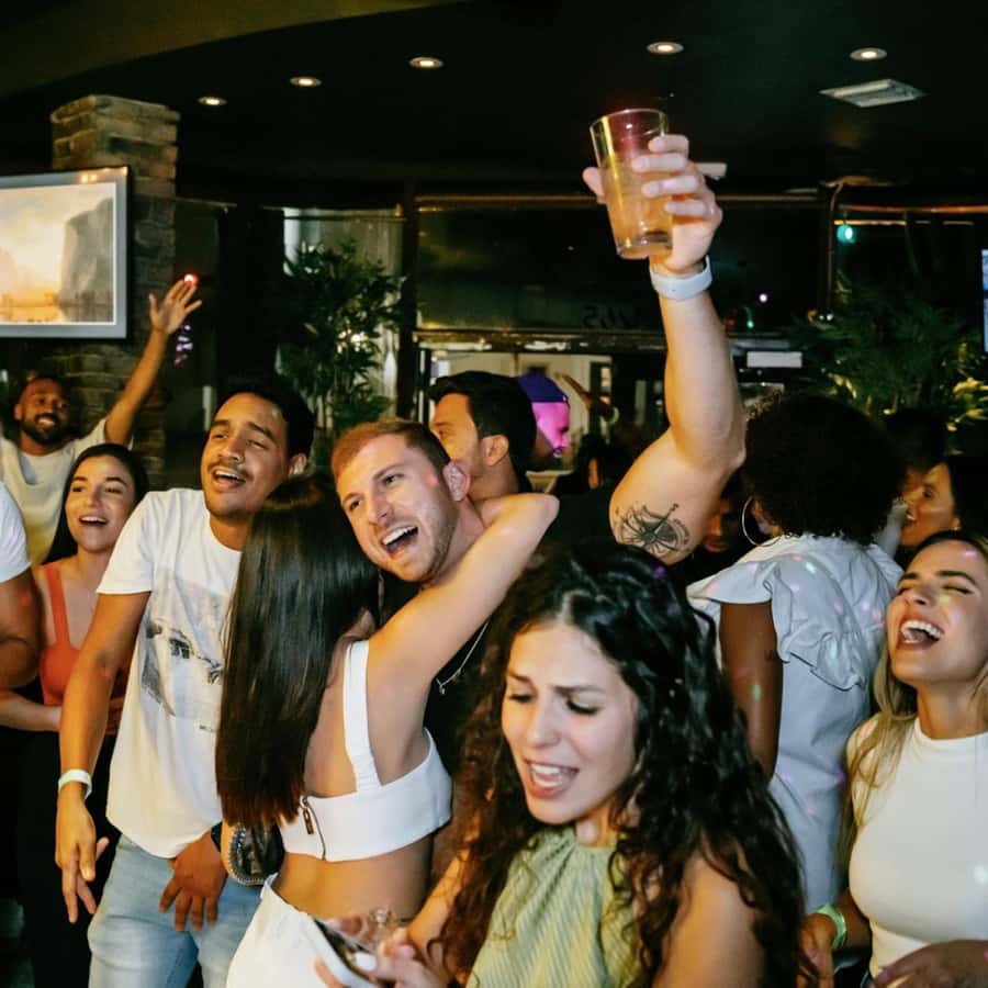 Miami Pub Crawl + Clubbing Experience - How the Evening Builds From Check-In to the Final Club