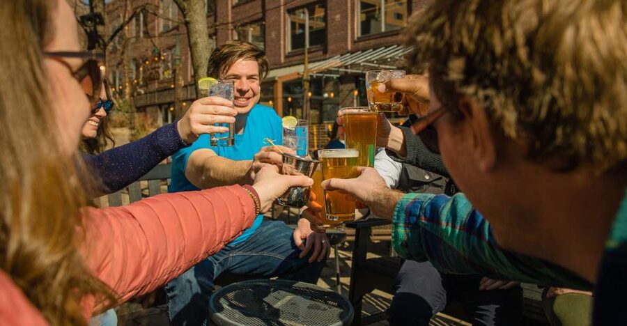 Minneapolis: History and 4-Bar Crawl Guided Walking Tour - The Warehouse District walk sets the tone