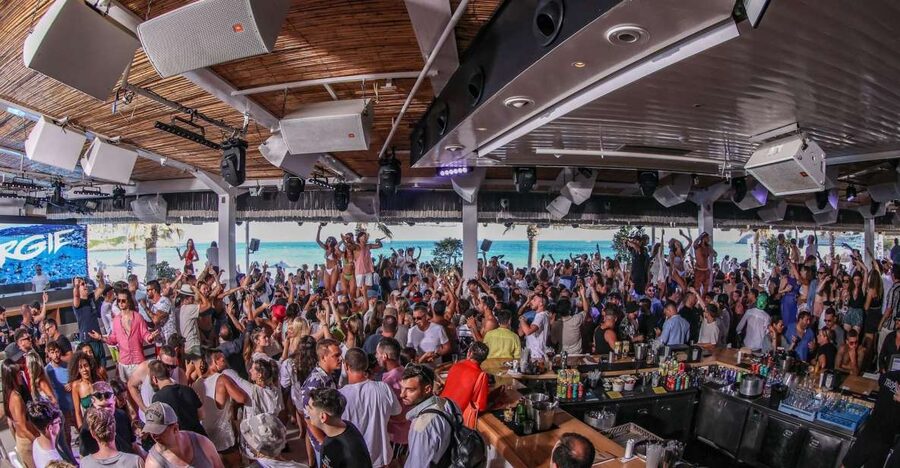 Mykonos: Best Beach Clubs Crawl Day Party - Why this crawl makes sense in Mykonos