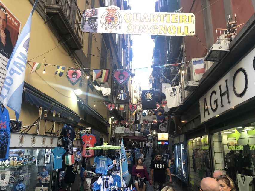 Naples: Guided Pub Crawl in the Old Town - What happens at the three or four bars