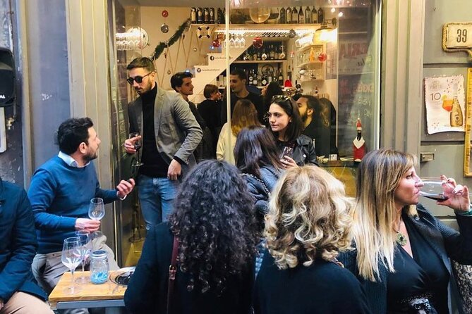 Napoli Pub Crawl in the Old Town - What the Spanish Quarter adds to the evening