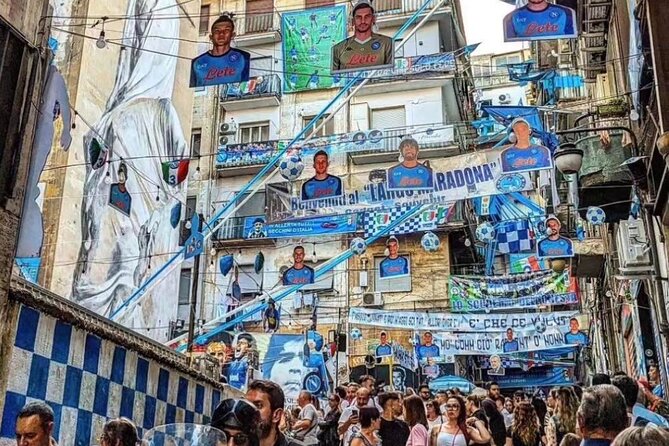 Napoli Pub Crawl in the Old Town - How the group atmosphere really works