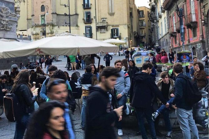 Napoli Pub Crawl in the Old Town - Walking Via Toledo and Dante Square