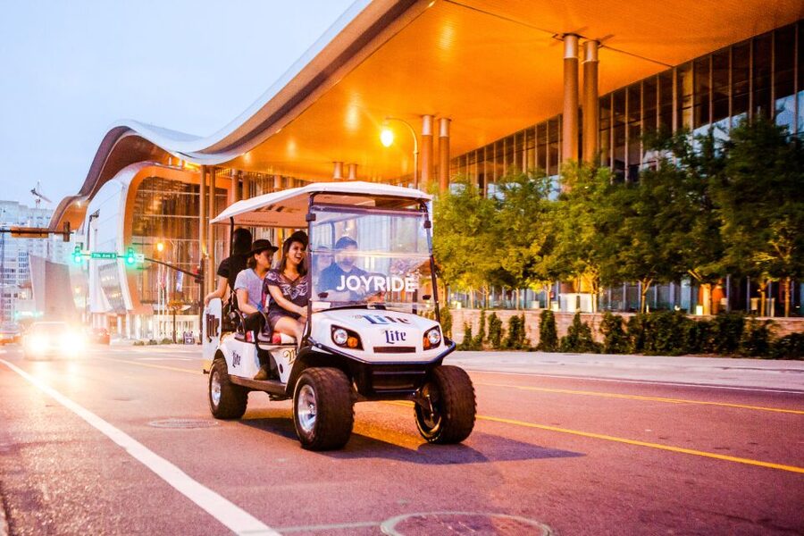 Nashville: 2-Hour Golf Cart Bar Crawl Tour - A two-hour Nashville bar crawl with a golf game