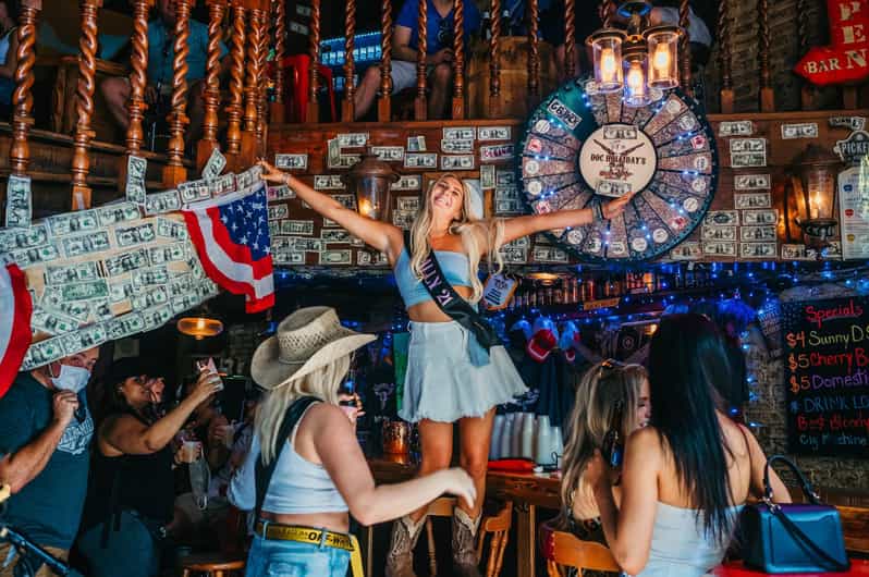 Nashville Bar Crawl: Guided Pub Crawl with Drinks Discounts - Meeting near Broadway between 9 and 9:20pm