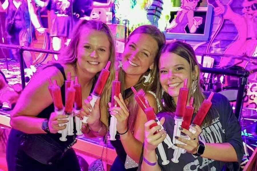 Nashville: Exclusive Entry and Special Offers VIP Bar Crawl - Following the host through Downtown and Lower Broadway