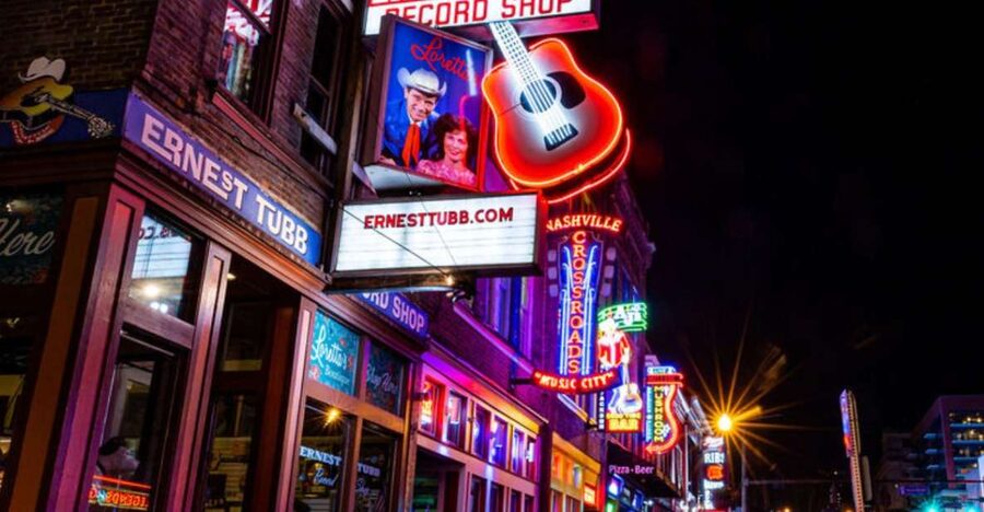 Nashville: Ghosts, Boos and Booze Haunted Pub Crawl - Why this Nashville crawl works after dark