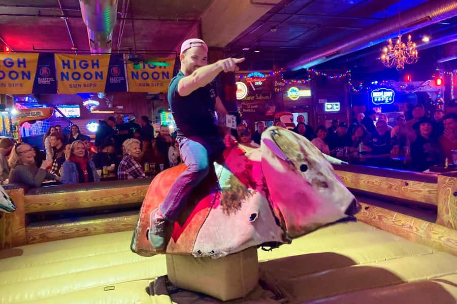 Nashville: Music City Pub Crawl - Printers Alley: a compact start with plenty of character