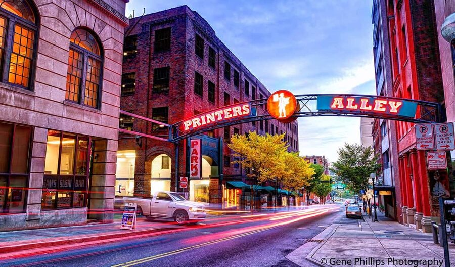 Nashville: Prohibition Cocktail Crawl – Speakeasy Scandals - The first downtown stop sets the cocktail mood