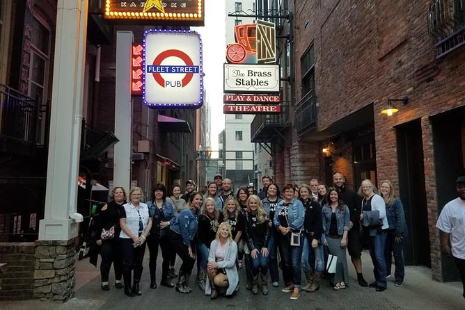 Nashville's Honky-Tonk Walking Sightseeing Pub Crawl - Four or five music bars, with time to settle in