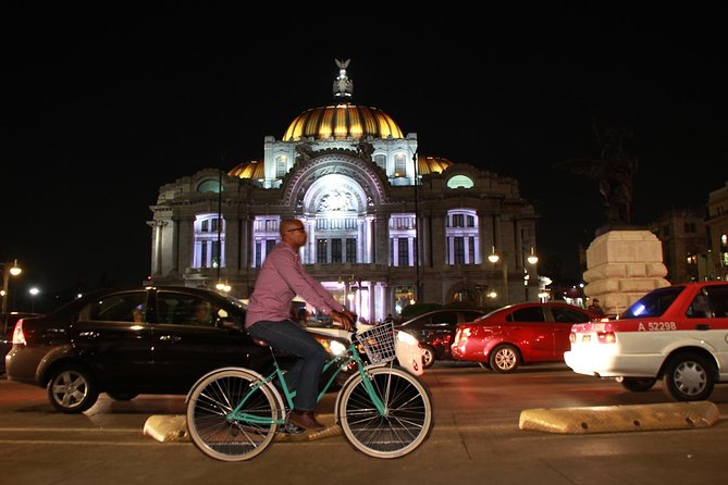 Neon Bike Party - Private Bike Tour - Alameda Central and the pleasure of slowing down