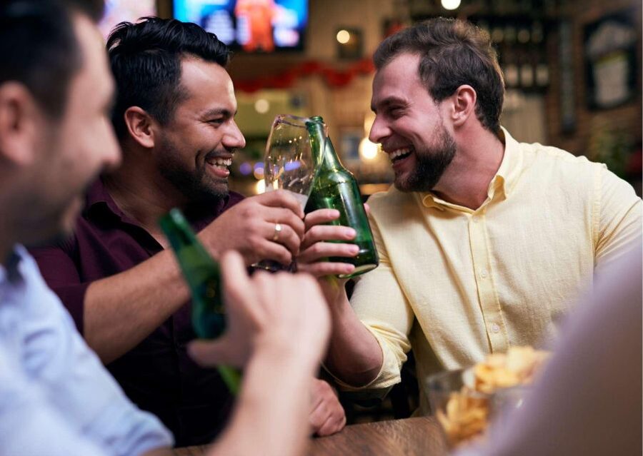 New Delhi: Private Guided Nightlife Experience with Drink - Starting the evening in Connaught Place