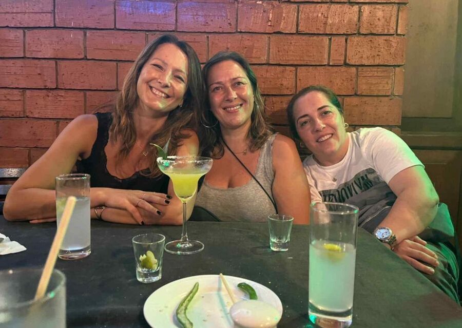 New Delhi: Private Guided Nightlife Experience with Drink - Moving from one pub to the next