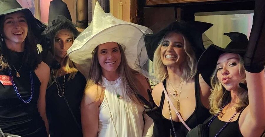 New Orleans: Ghost and Haunted Pub Crawl Tour with Free Shot - Lalaurie Mansion and the darker side of New Orleans