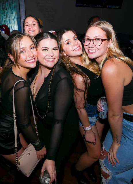 New Orleans: Guided Bourbon Street Bar Crawl with Shots - Practical details that affect your night