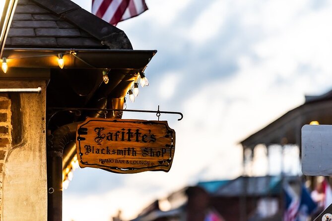 New Orleans: Haunted Pub Crawl - Walking from the French Quarter into its darker stories
