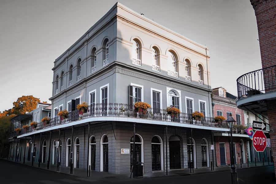 New Orleans: True Crime Pub Crawl - The bar stops and drink strategy