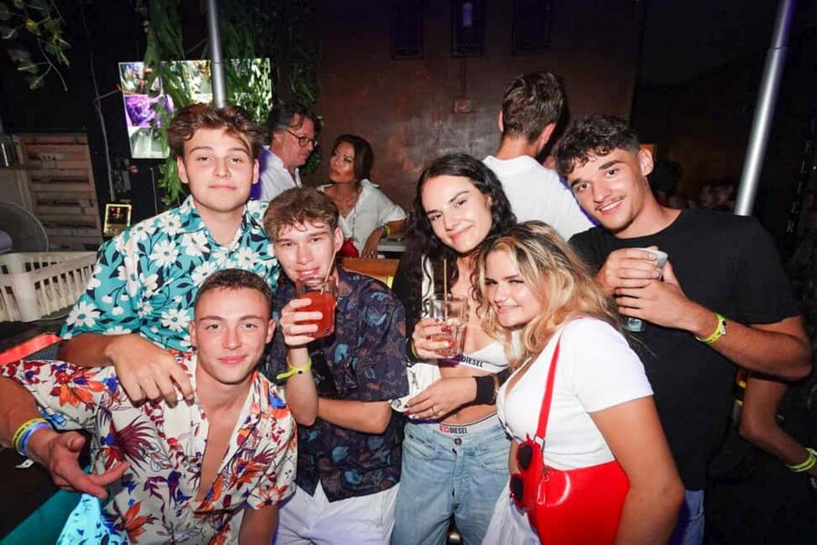 New Year’s Eve Party: Pub Crawl Nice with VIP Entry in Club - FAQ