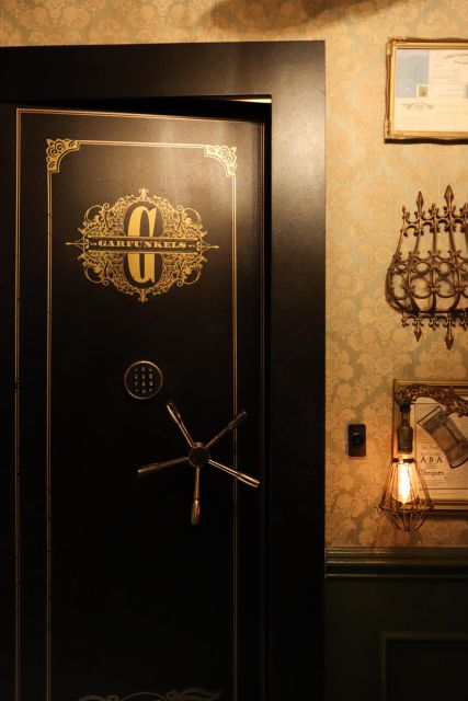 New York: Guided Walking Tour to Hidden Speakeasies - Third hour: one last concealed bar and a different drink menu