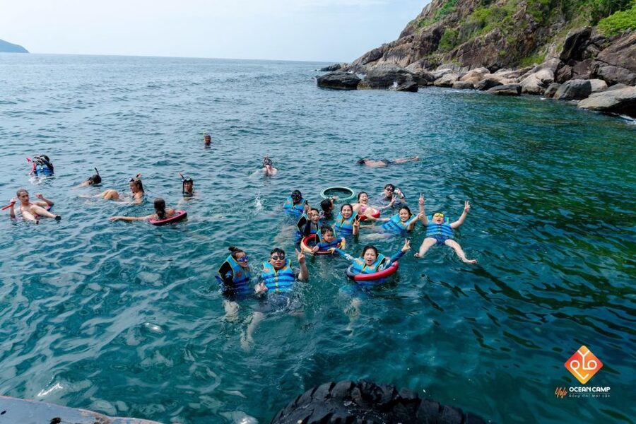 Nha Trang: Coral Reef Snorkeling and Floating Bar Party - Who will enjoy it most?